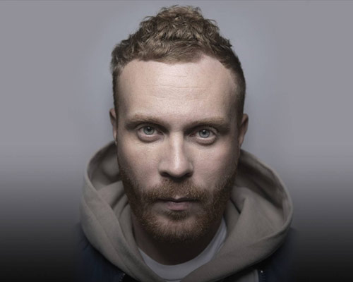 Евгений Чебатков отправляется в масштабное турне «Не оборачивайся» по 15 городам России.