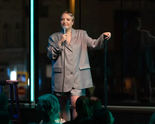 Смех сквозь табу: как Ирина Мягкова и её шоу заставляют говорить о том, о чём раньше молчали.