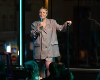 Смех сквозь табу: как Ирина Мягкова и её шоу заставляют говорить о том, о чём раньше молчали.